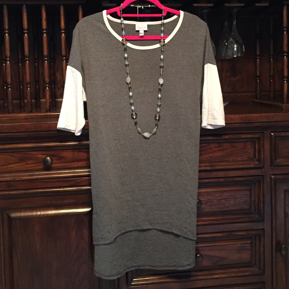 ⭐️ LuLaRoe Irma tunic